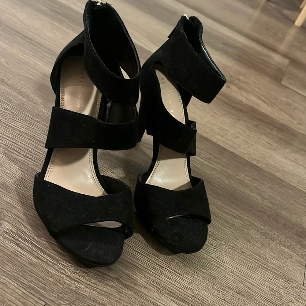 Black heels size 7.5